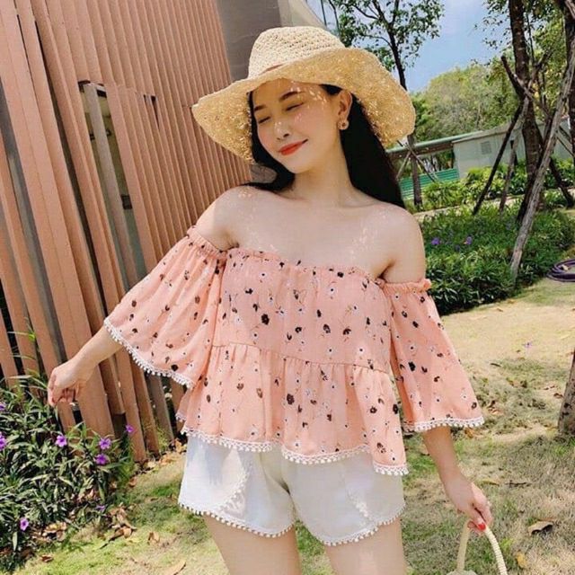 Set áo trễ vai quần short ren đi biển giảm chỉ còn 199,000 đ