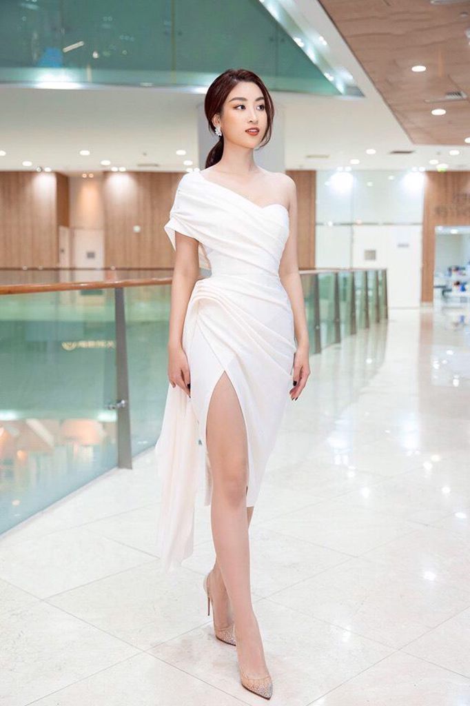 Tư thế tạo dáng với đầm xẻ tà | AlvinStore.Vn