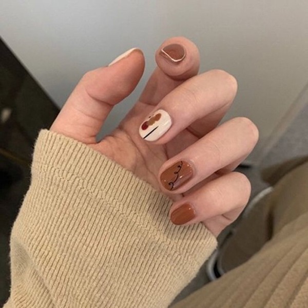 Để dành hết giãn cách đi làm đẹp, chị em làm ngay 12 mẫu nail màu nude này - 11
