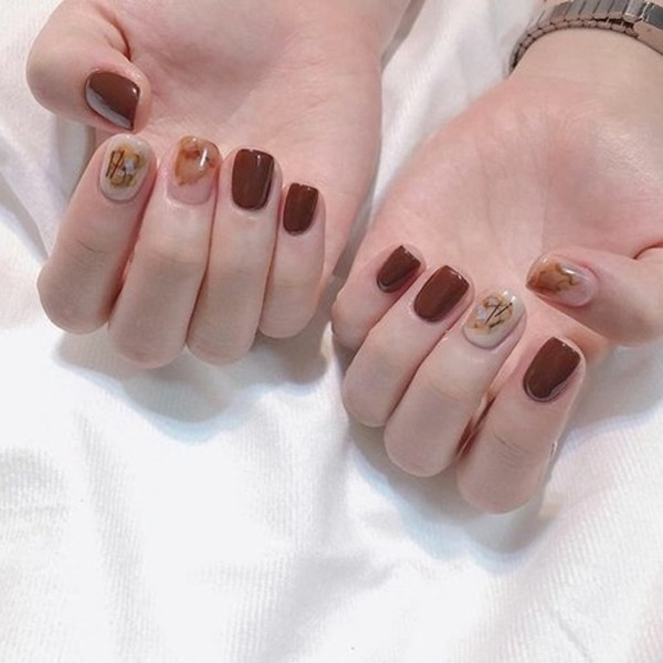 Để dành hết giãn cách đi làm đẹp, chị em làm ngay 12 mẫu nail màu nude này - 8