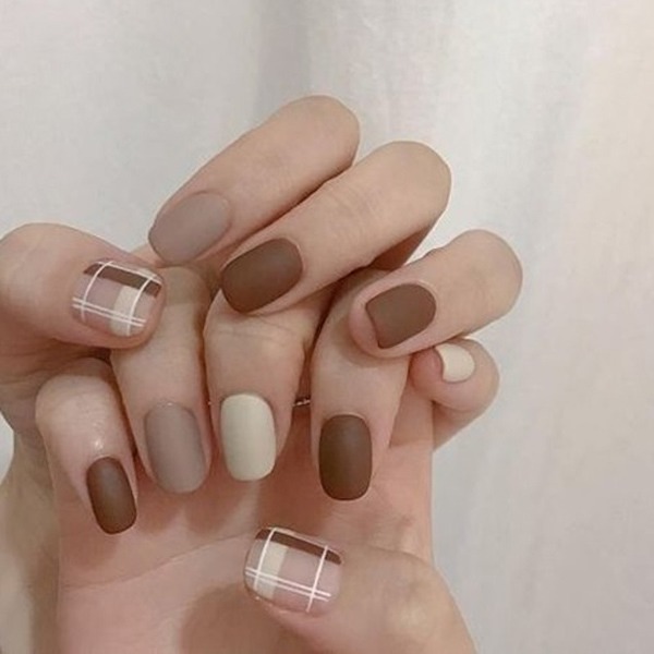 Để dành hết giãn cách đi làm đẹp, chị em làm ngay 12 mẫu nail màu nude này - 9