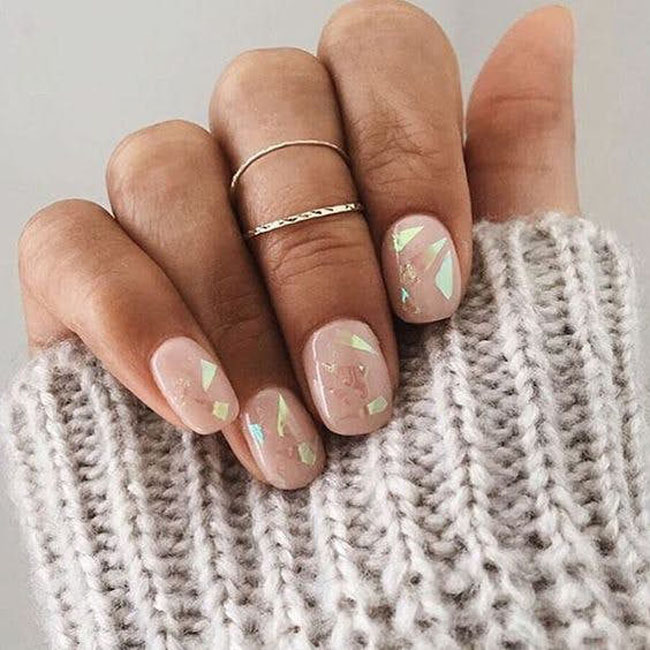10 mẫu nail màu nude cực sang chảnh giúp nàng đẹp ‘ăn đứt chúng bạn’ - 4