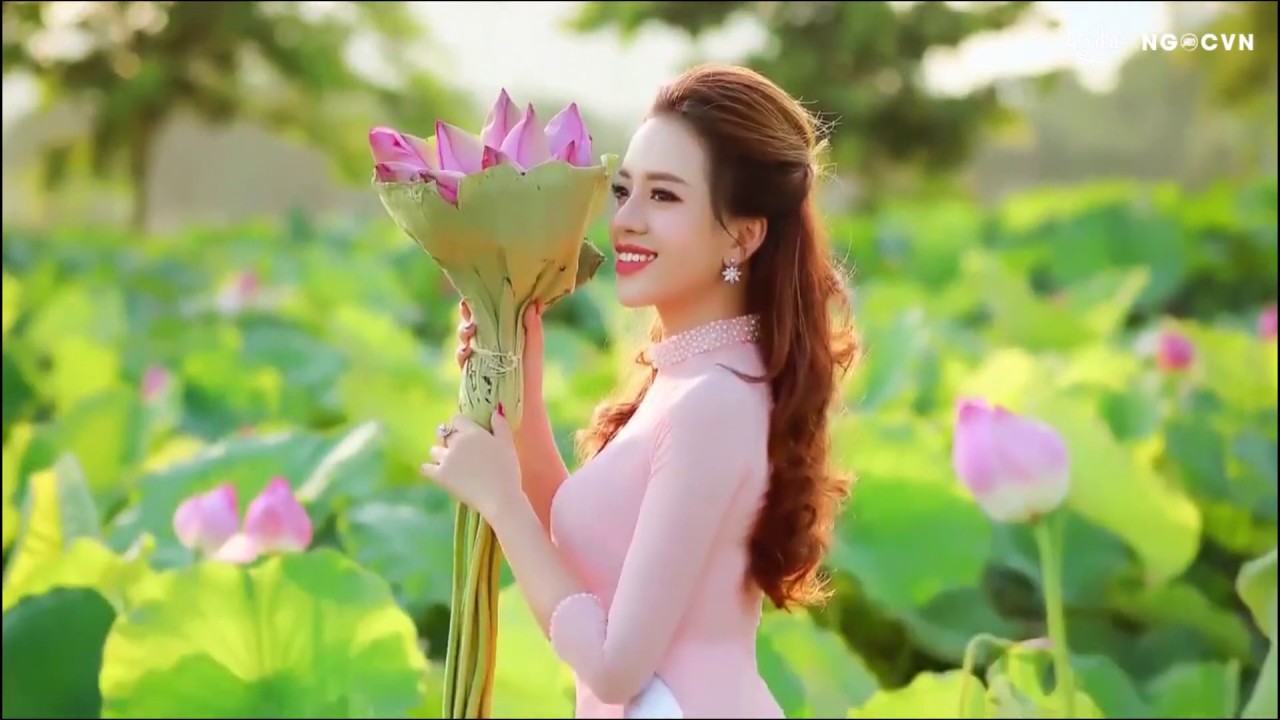 Bí quyết tạo dáng chụp ảnh với hoa sen