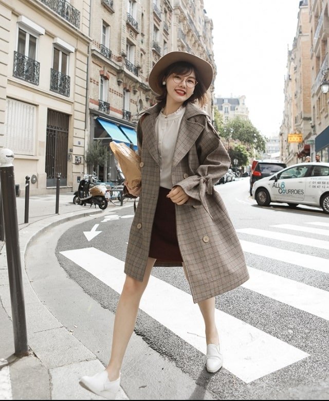 7 kiểu mix áo dạ với giày thể thao siêu chất cho nàng năng động