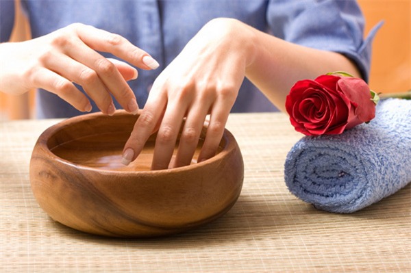 Chăm Sóc Móng Tay Ố Vàng Bằng Những Nguyên Liệu Thiên Nhiên – Xu Hướng Nail Zone