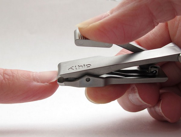 Nail cơ bản: Cách cắt móng tay – Xu Hướng Nail Zone