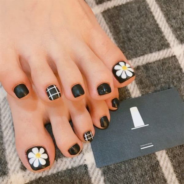 Những mẫu móng chân đẹp dễ thương đơn giản được yêu thích nhất hiện nay-Làm đẹp