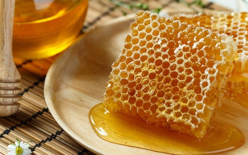 Sáp ong rất tốt với móng và da tay