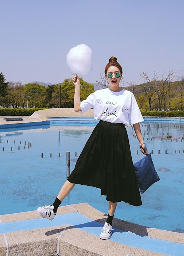 Chân váy dài qua gối mặc với áo gì cho đẹp và thời trang | Phụ Nữ &amp; Gia Đình