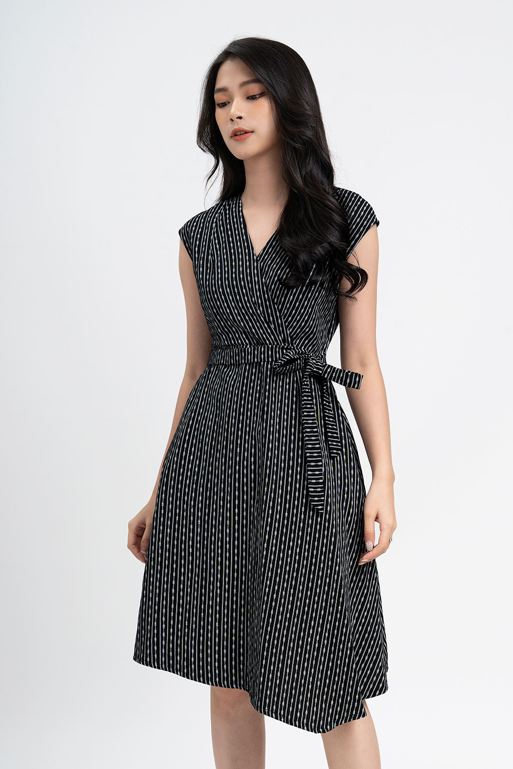 Đầm wrap dress buộc nơ họa tiết kẻ sọc KK107-35