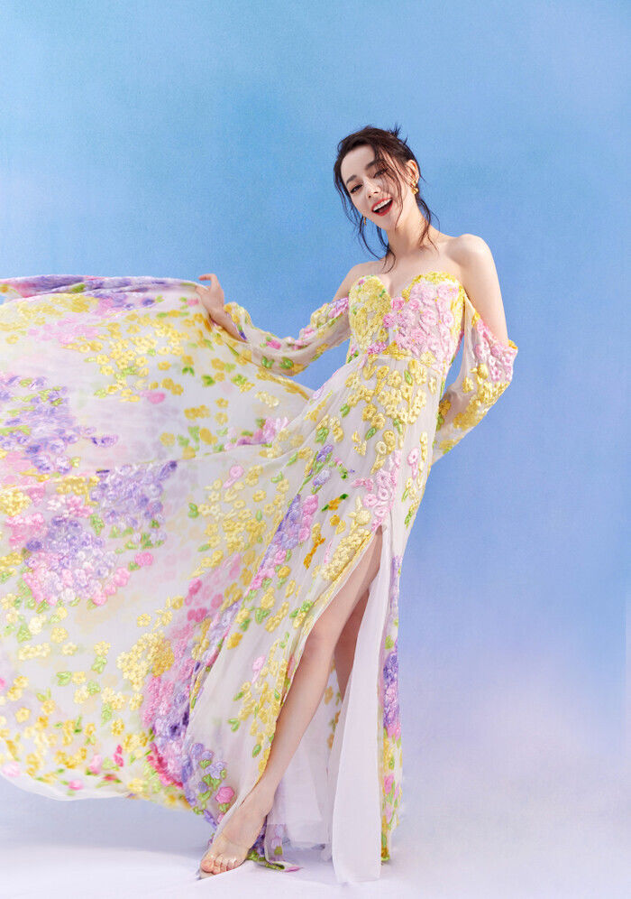 Địch Lệ Nhiệt Ba cân đẹp mọi kiểu váy dạ hội, bộ nào cũng tỏa sáng như nữ thần