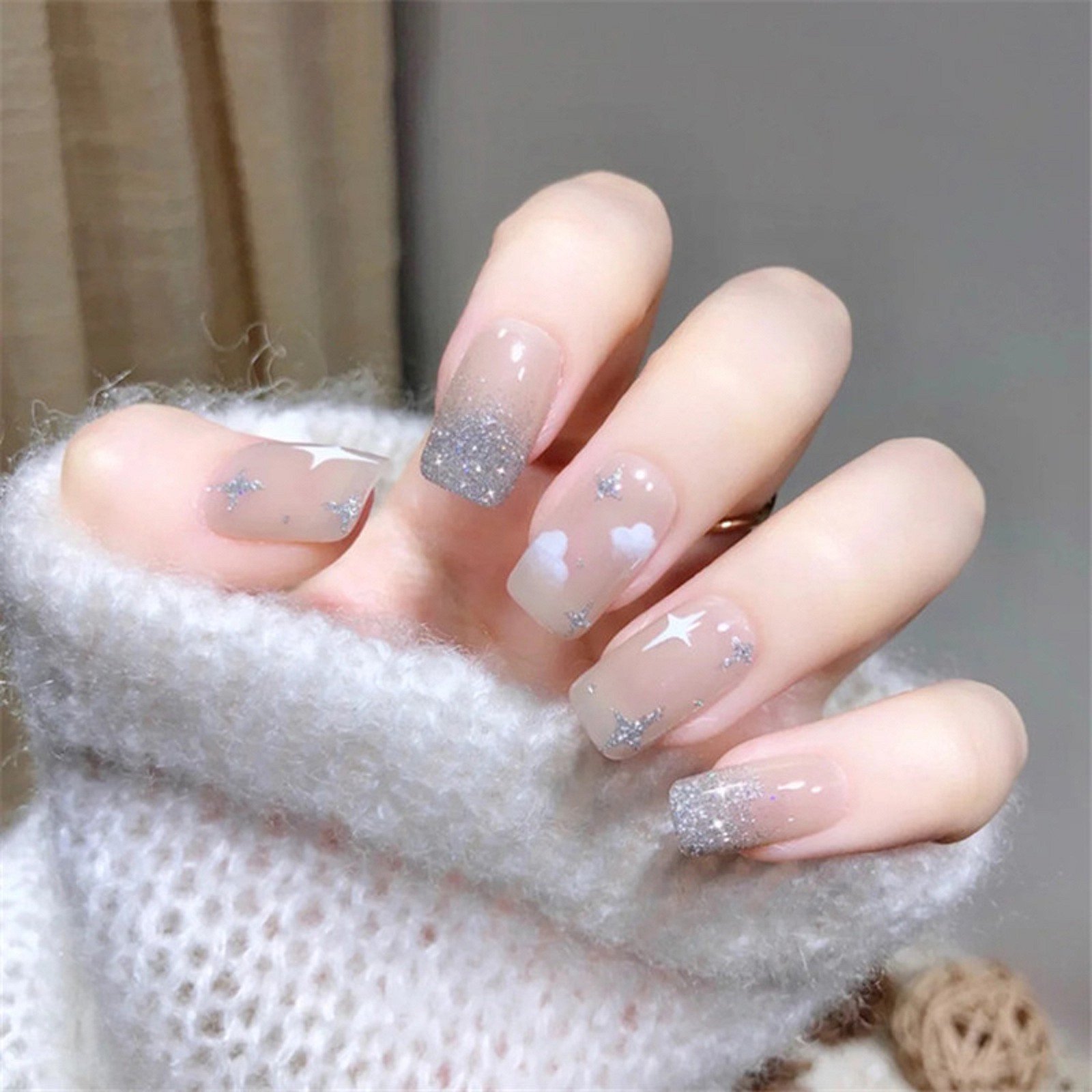Mẫu móng tay nhẹ nhàng sang chảnh
