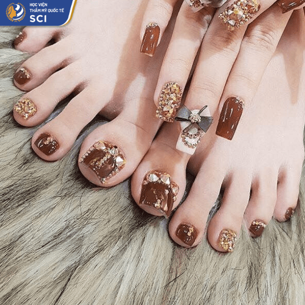 15 bộ sưu tập mẫu nail đính đá 2020 cực sang chảnh thu hút