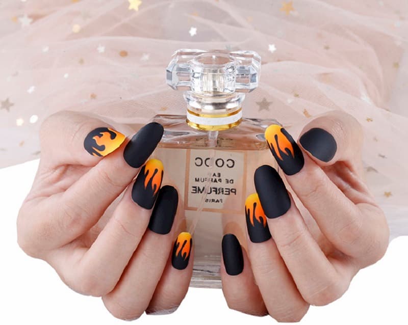 100+ Mẫu nail màu đen đẹp, huyền bí và sang chảnh