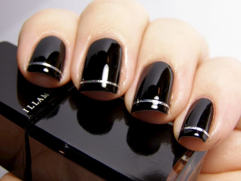 100+ Mẫu nail màu đen đẹp, huyền bí và sang chảnh