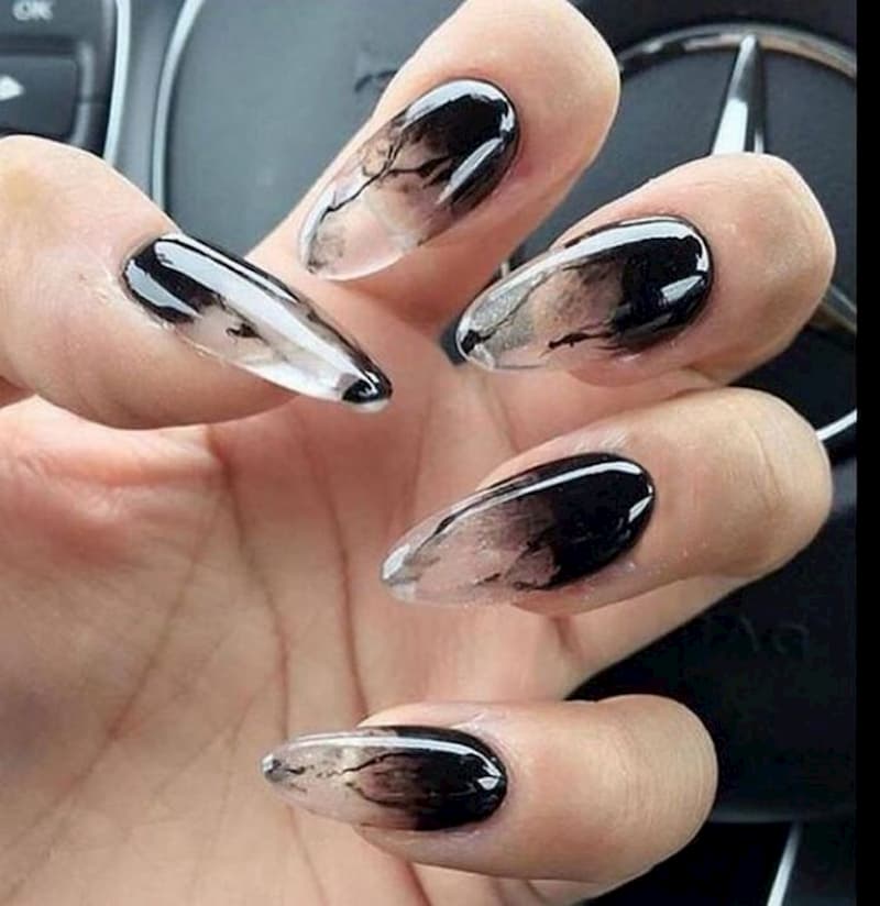 100+ Mẫu nail màu đen đẹp, huyền bí và sang chảnh