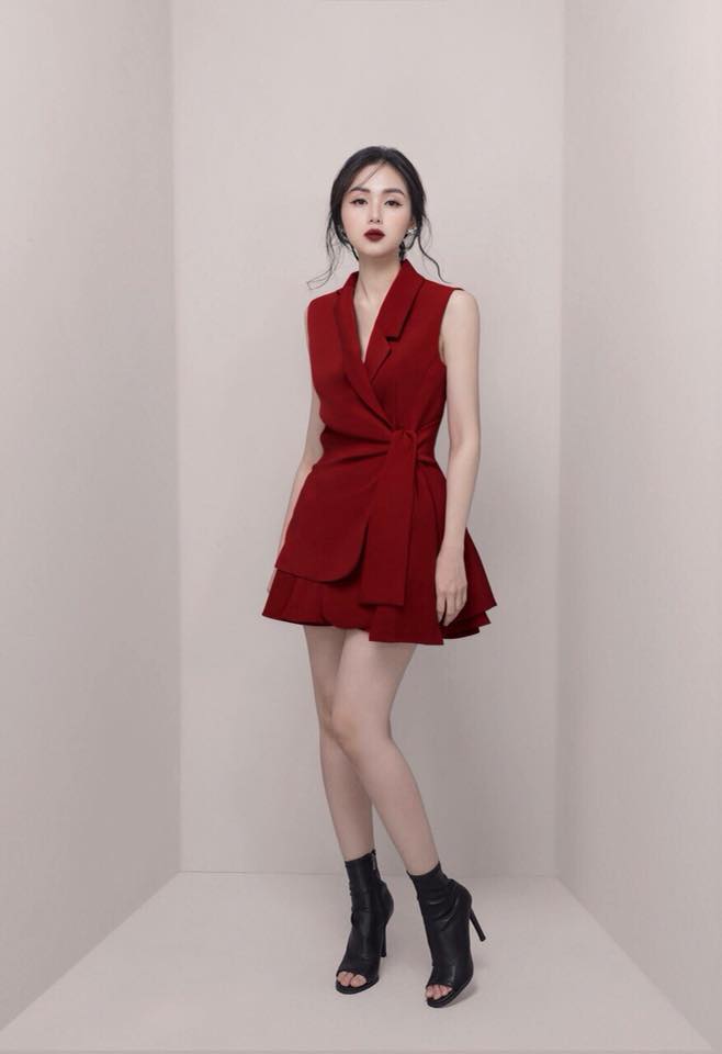 Say như điếu đổ với cách mix đồ chuẩn không cần chỉnh cùng boot lửng hở mũi da bóng