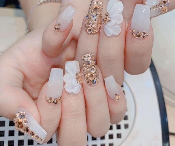 Nail thạch trắng độc đáo