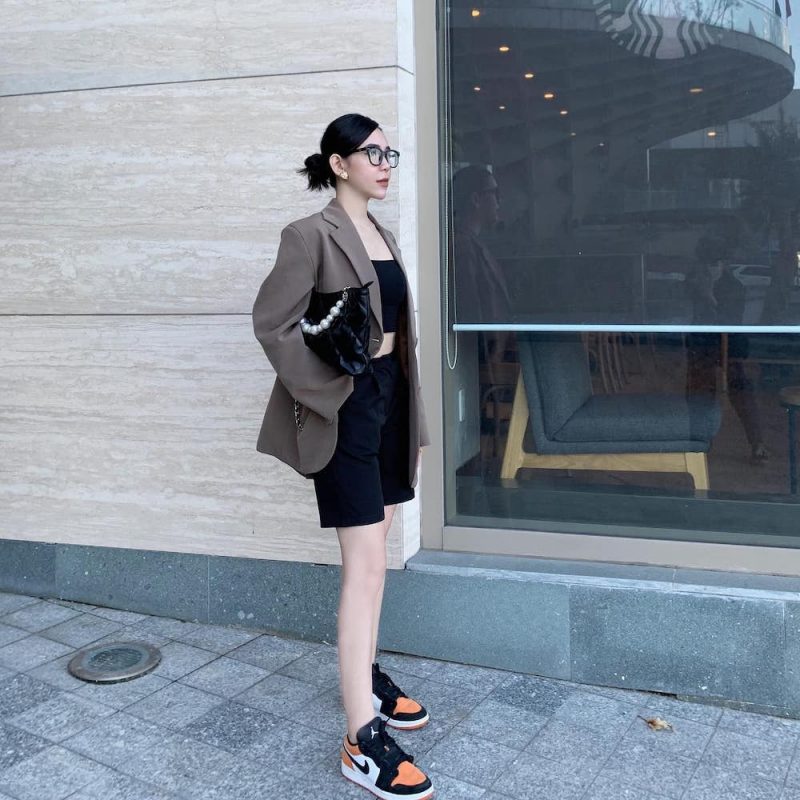 Phá cách với blazer và Jordan cổ thấp