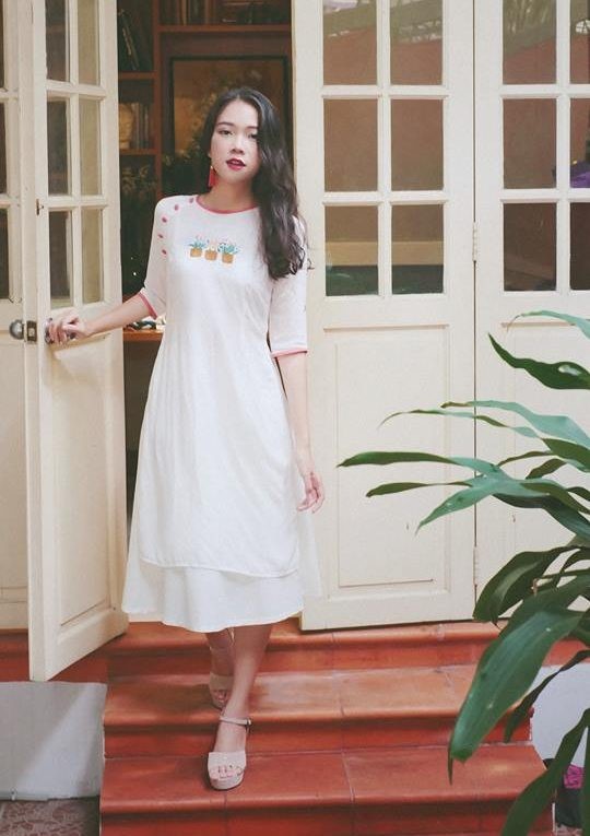 Sandal đế xuồng kết hợp cùng áo dài