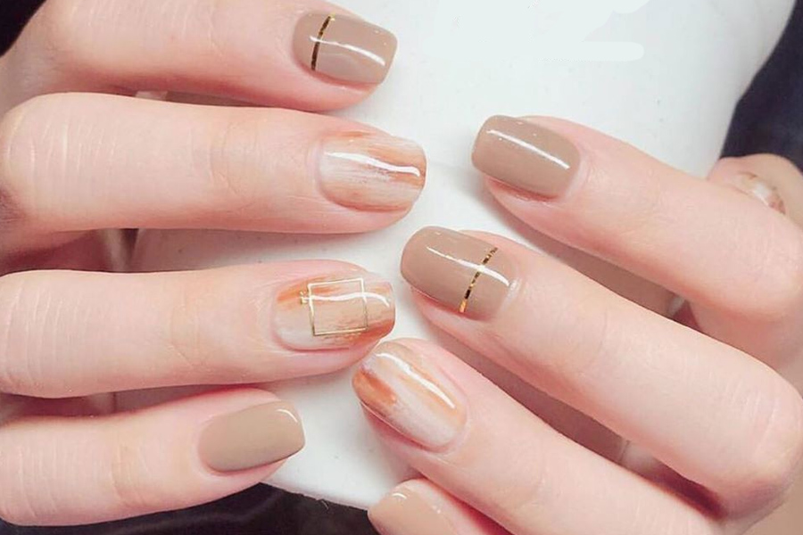 Những họa tiết kết hợp khi sơn móng tay màu nâu nhạt