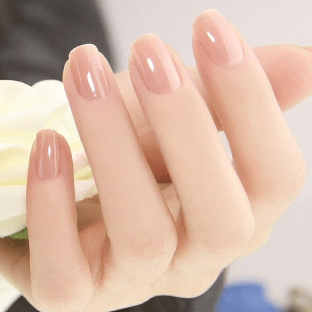 Sơn móng tay màu nude