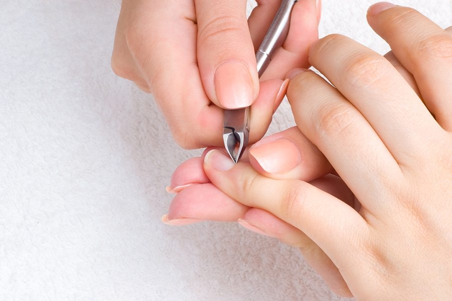 Tại sao không nên cắt móng tay vào ban đêm - Hành trình tâm linh