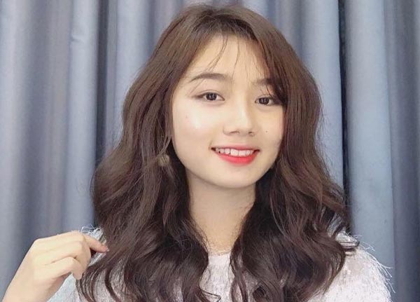 12 Kiểu tóc xoăn dài cho mặt tròn béo trở nên thon gọn hơn