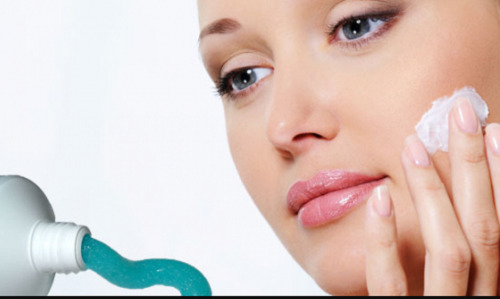 Hướng dẫn cách tẩy nốt ruồi bằng kem đánh răng đơn giản, hiệu quả nhất