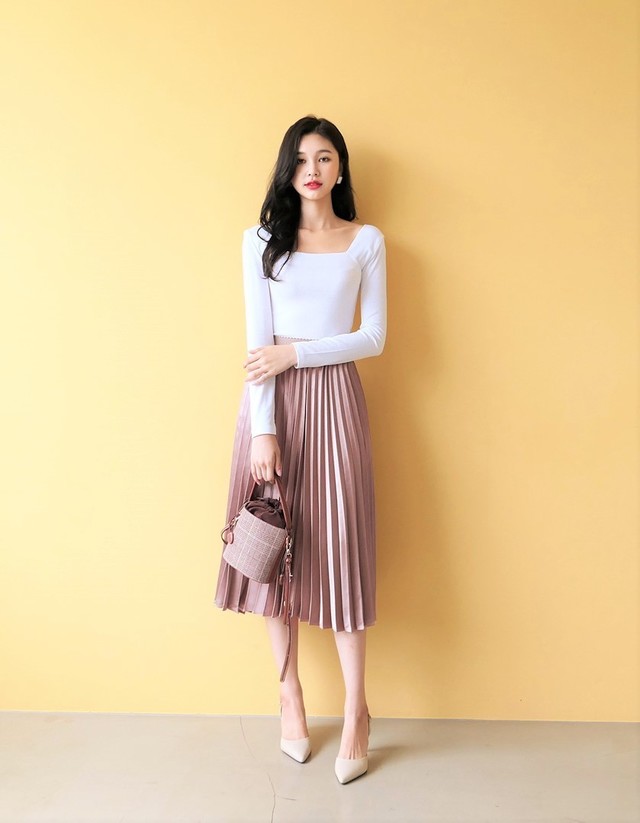 Những cách mix &amp; match với chân váy xếp ly dài | Flori.vn