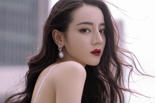 Vừa thoát án 'thanh tẩy', Địch Lệ Nhiệt Ba đã khiến dân tình nghẹt thở khi khoe vẻ đẹp kinh diễm - Tin Tức 7s