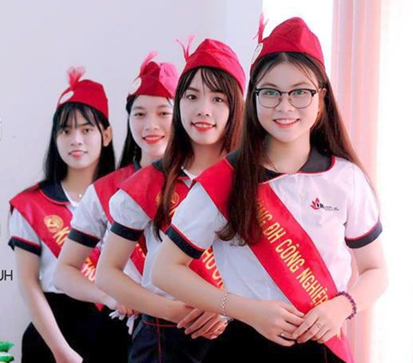 Đồng phục Đại Học IUH Công Nghiệp TPHCM thanh lịch duyên dáng - UVI