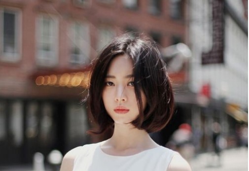 Tóc ngắn rẽ ngôi quyến rũ