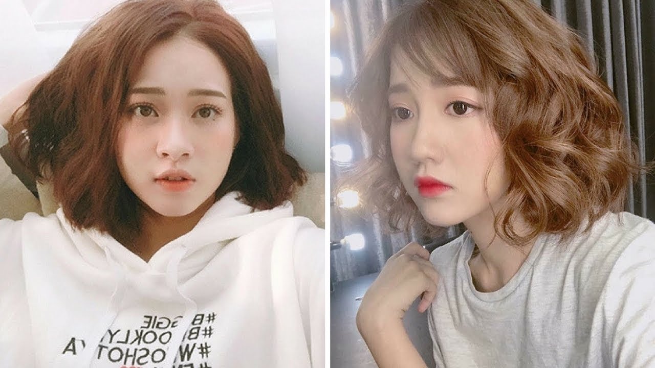 Tóc ngắn uốn gợn sóng nước giúp nàng trở nên nữ tính, nhẹ nhàng