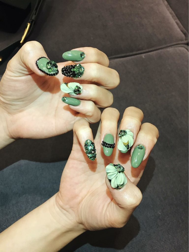 các mẫu nail hoa nổi đẹp