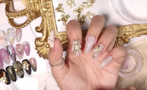 Cách đính charm nail lên móng tay chuyên nghiệp