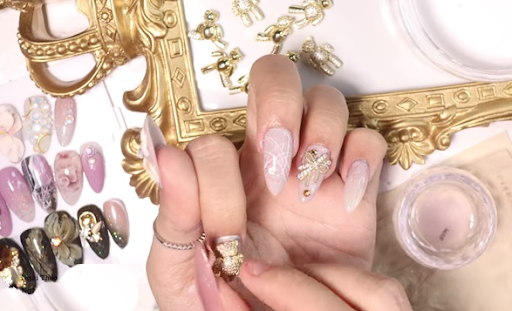 Cách đính charm nail lên móng tay nhanh chóng