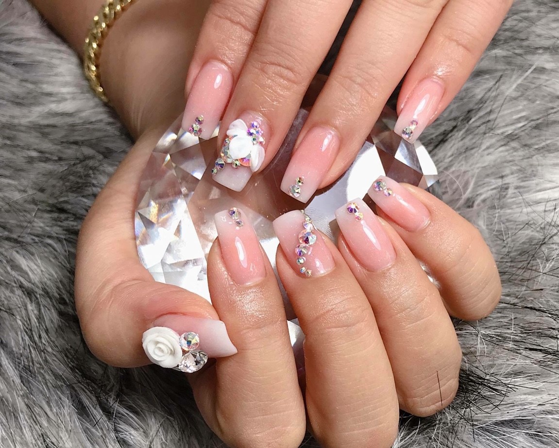 cách đính đá móng tay đẹp đơn giản
