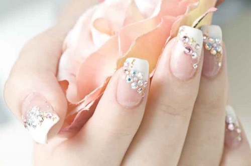 cách đính đá móng tay cực sang