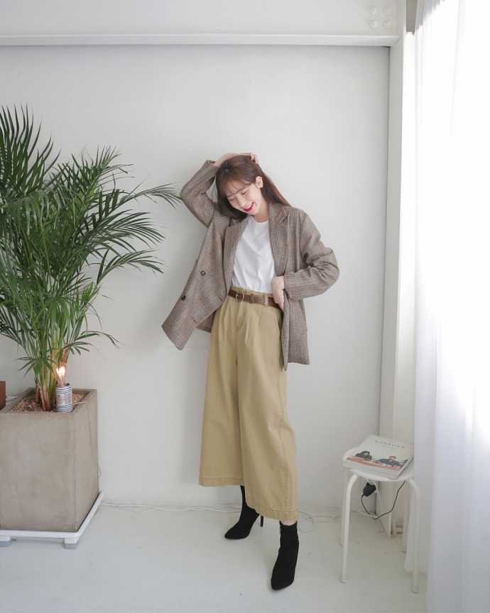 Cách phối áo blazer với quần ống rộng khiến chị em mê mẩn | ACFC Blog