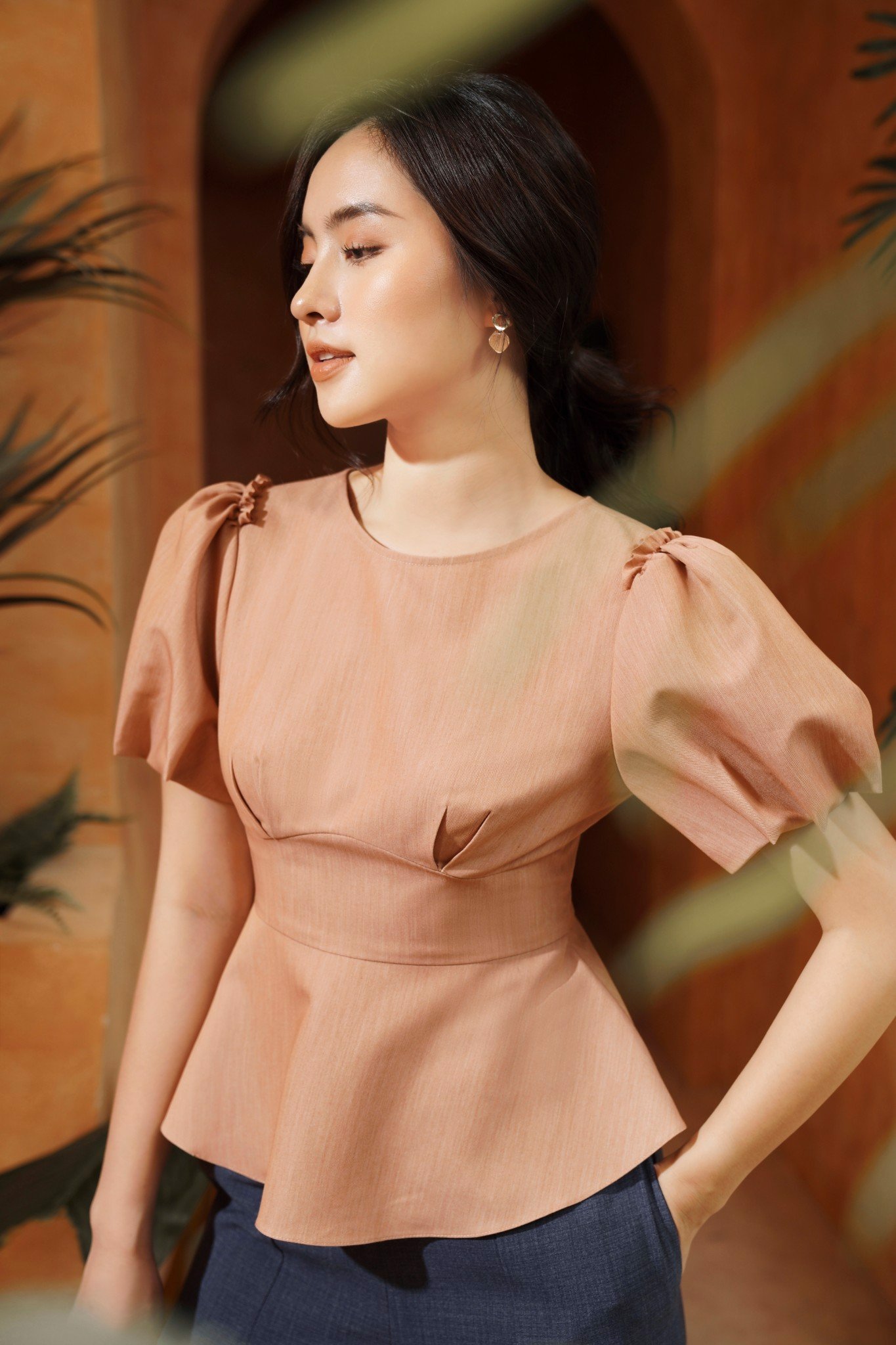 Áo peplum tay bồng cam nhạt – her 25 - Hành trình tìm lại vẻ thanh lịch