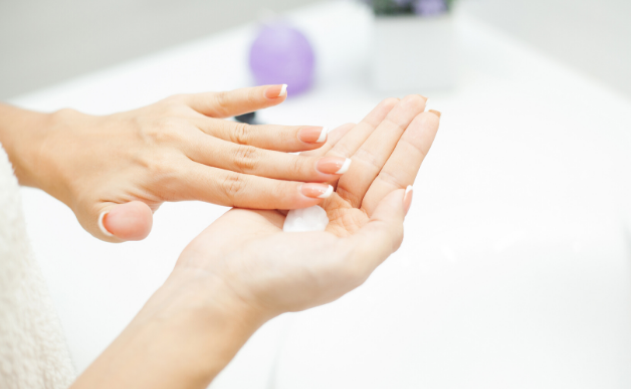 Bật mí 10 cách làm làm móng tay nhanh dài đơn giản và hiệu quả nhất - Ảnh 1.