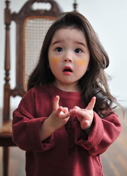 Các mẫu tóc xoăn cho bé gái 5 tuổi siêu dễ thương, mẹ không nên bỏ qua - 8