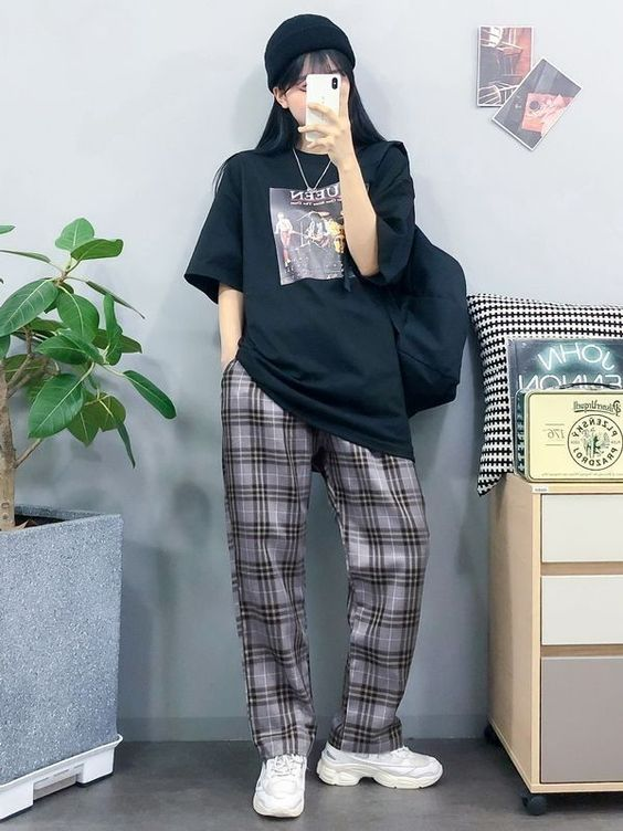 Mix áo thun oversize chuẩn phong cách với 5 tips ấn tượng