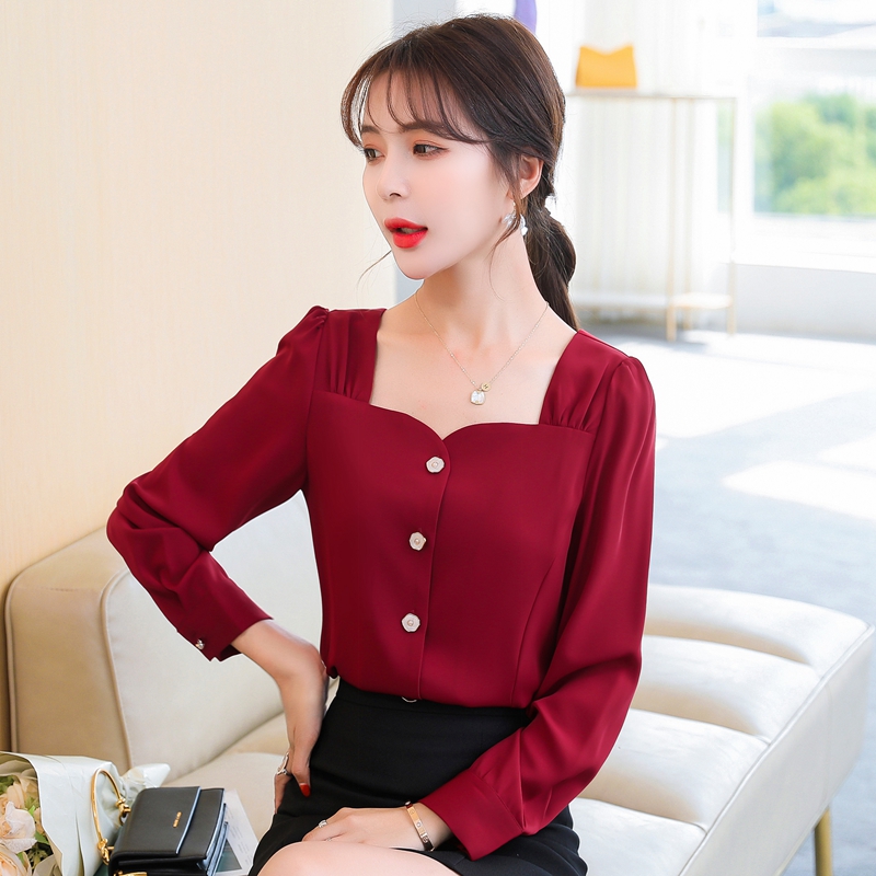 Kiểu cổ áo vuông
