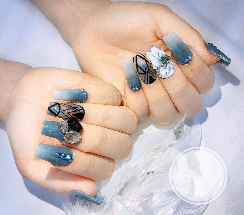 Mẫu móng tay màu xanh dương nhạt đẹp nhất