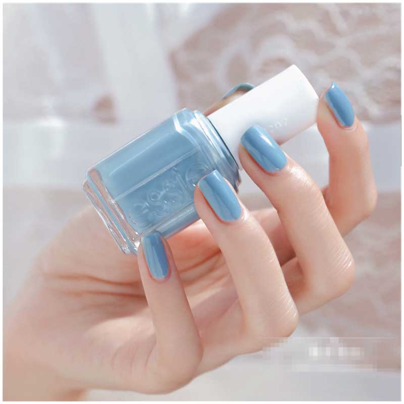 Mẫu móng tay màu xanh dương nhạt đơn giản