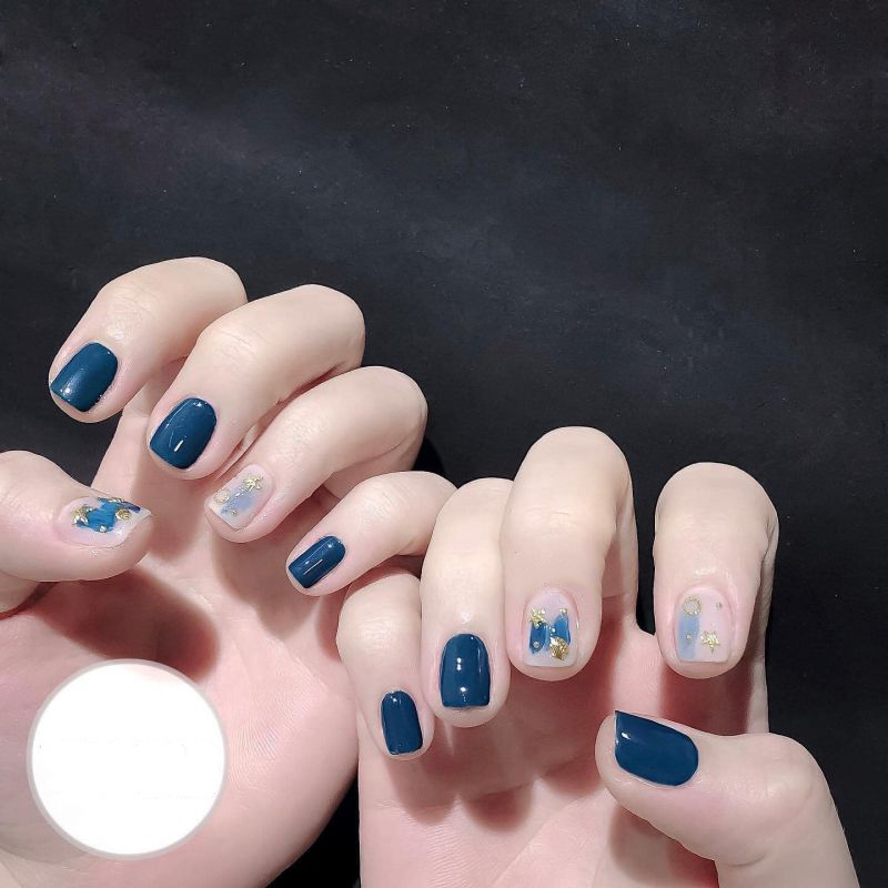 Mẫu móng tay màu xanh dương