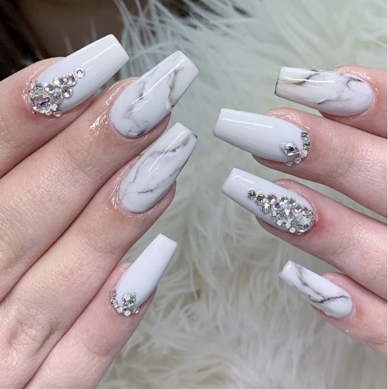 Mẫu nail màu trắng đẹp, thanh lịch và tinh tế