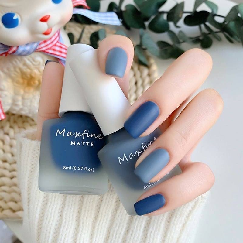Mẫu nail màu xanh dương đơn giản